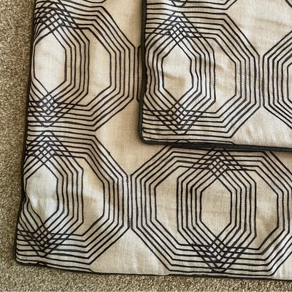 VILLA Pillow Cases - 2 - Picture 13 of 15